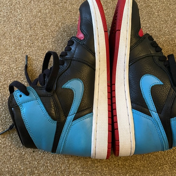 Limited Edition Women Jordan’s size 6.5 - Picture 4 of 4